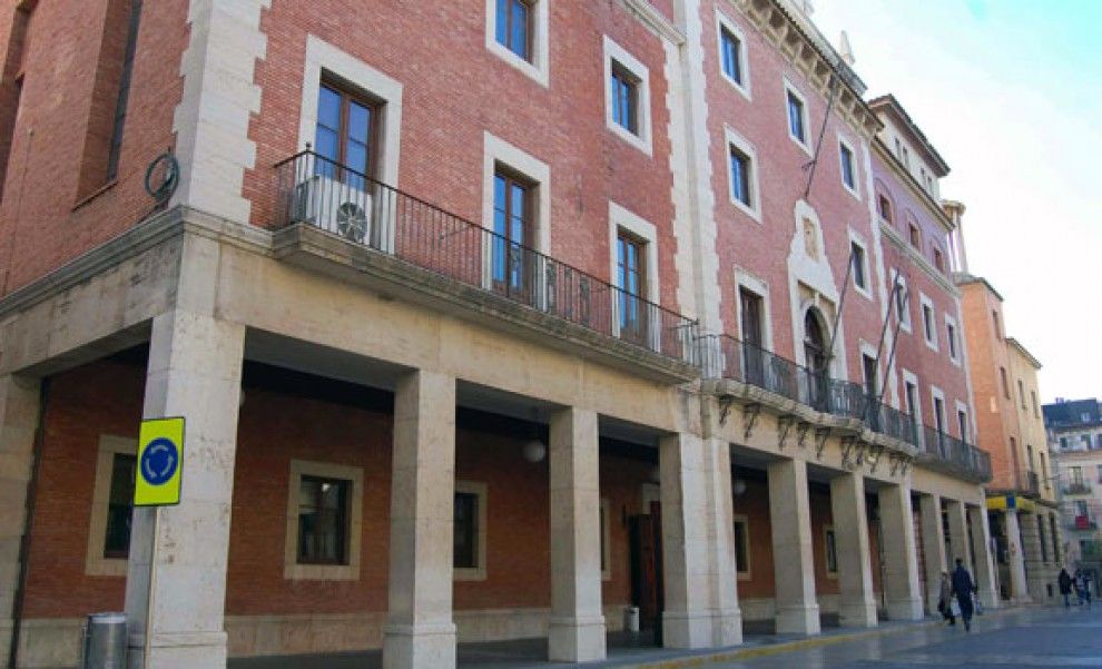 L'alcaldessa de Tortosa, Meritxell Roigé, i la regidora de Serveis Socials i Drets Civils, Maria Jesús Viña, han presentat este dimecres el pla