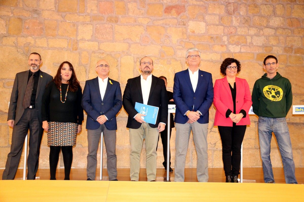 Els set caps de llista a les eleccions del 21-D per Tarragona. D'esquerra a dreta, Eusebi Campdepadrós, Yolanda López, Òscar Peris, Alejandro Fernández, Matías Alonso, Rosa M. Ibarra i Xavier Milian.