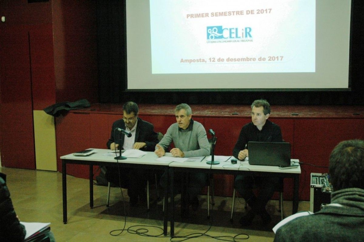 Un moment de la presentació de l'Índex del Clima Empresarial. D'esquerra a dreta, Juan Antonio Duro, director de la CELiR; Adam Tomàs, alcalde d'Amposta; i Pau Galiana, coordinador de l'Índex.