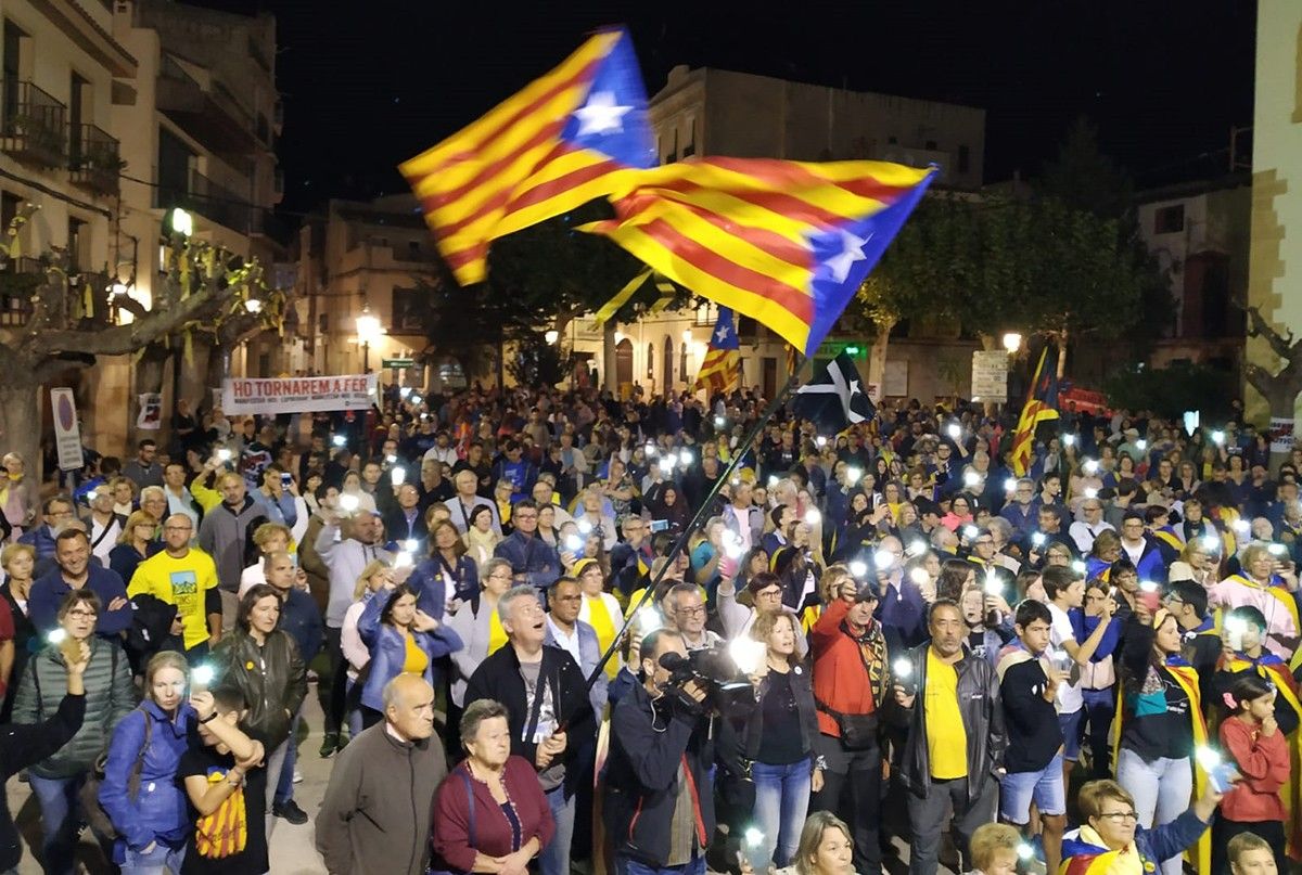 Unes 2.000 persones s'han reunit a la plaça de l'Ajuntament de Xerta