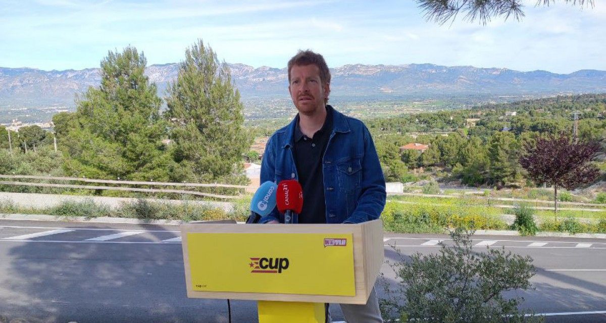 Sergi Arnau regidor de la CUP Tortosa durant la campanya electoral.