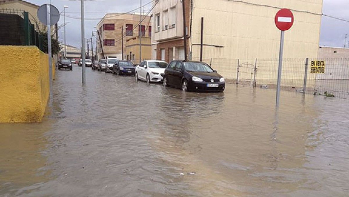 Carrers inundats a Deltebre, a mitja tarda.