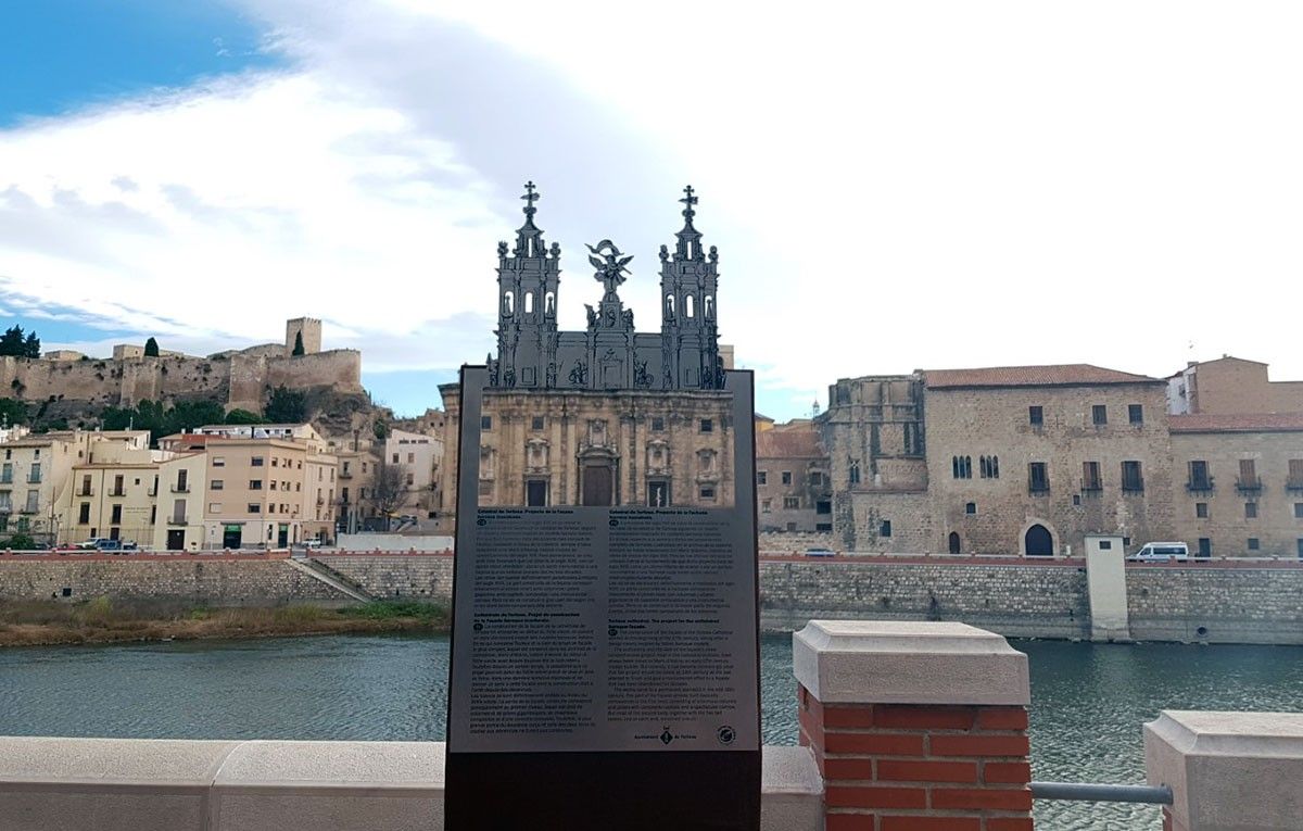 Vista de la catedral i el nucli antic des de Ferreries.