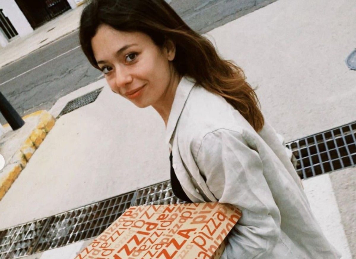 La fotografia que l'actiu Anna Castillo ha compartit a Instagram després de recollir una pizza, a la Ràpita.