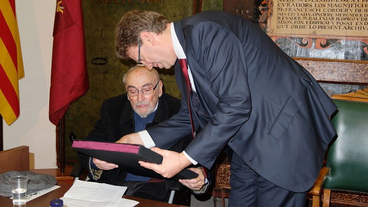 Manuel Pérez Bonfill, en el moment de rebre el reconeixement de fill predilecte de Tortosa, en una fotografia del 2016.