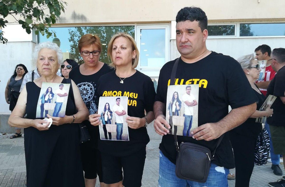 Concentració als jutjats d'Amposta el juliol passat. A la imatge, els familiars d'Emma Garcia. 