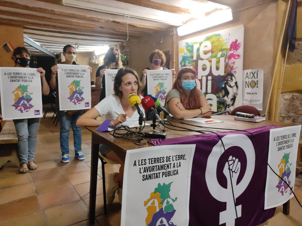 Roda de premsa de l'Assemblea Feminista de les Terres de l'Ebre per presentar les mocions als ajuntaments ebrencs