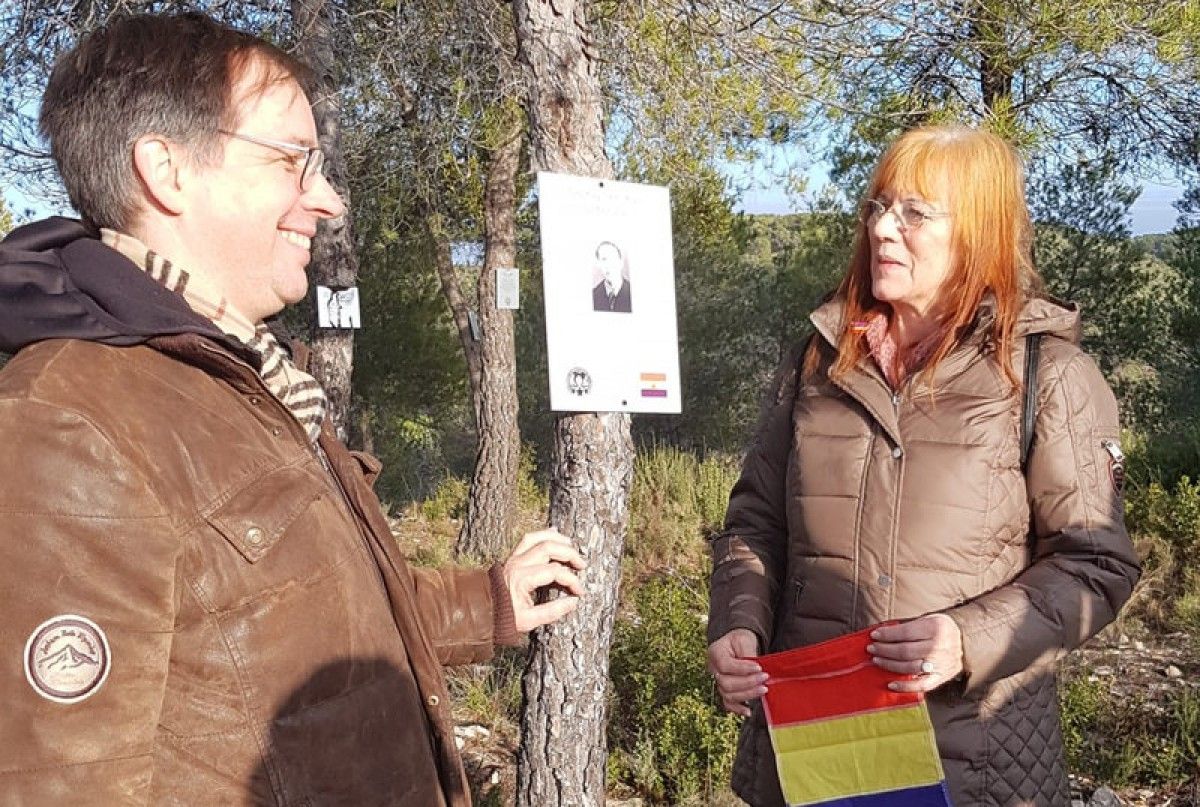 Col·loquen 3 plaques noves al bosc de La Fatarella en memòria de brigadistes
