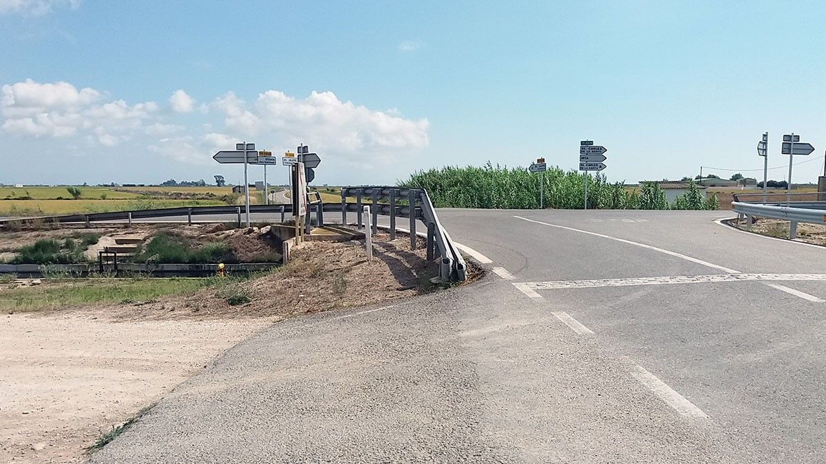 Intersecció de la carretera TV-3408 amb la TV-3406, al Montsià, on s'hi construirà una rotonda. 