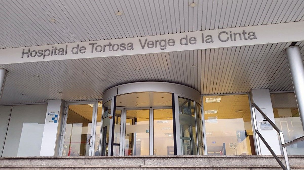Accés principal a l'hospital de Tortosa Verge de la Cinta.