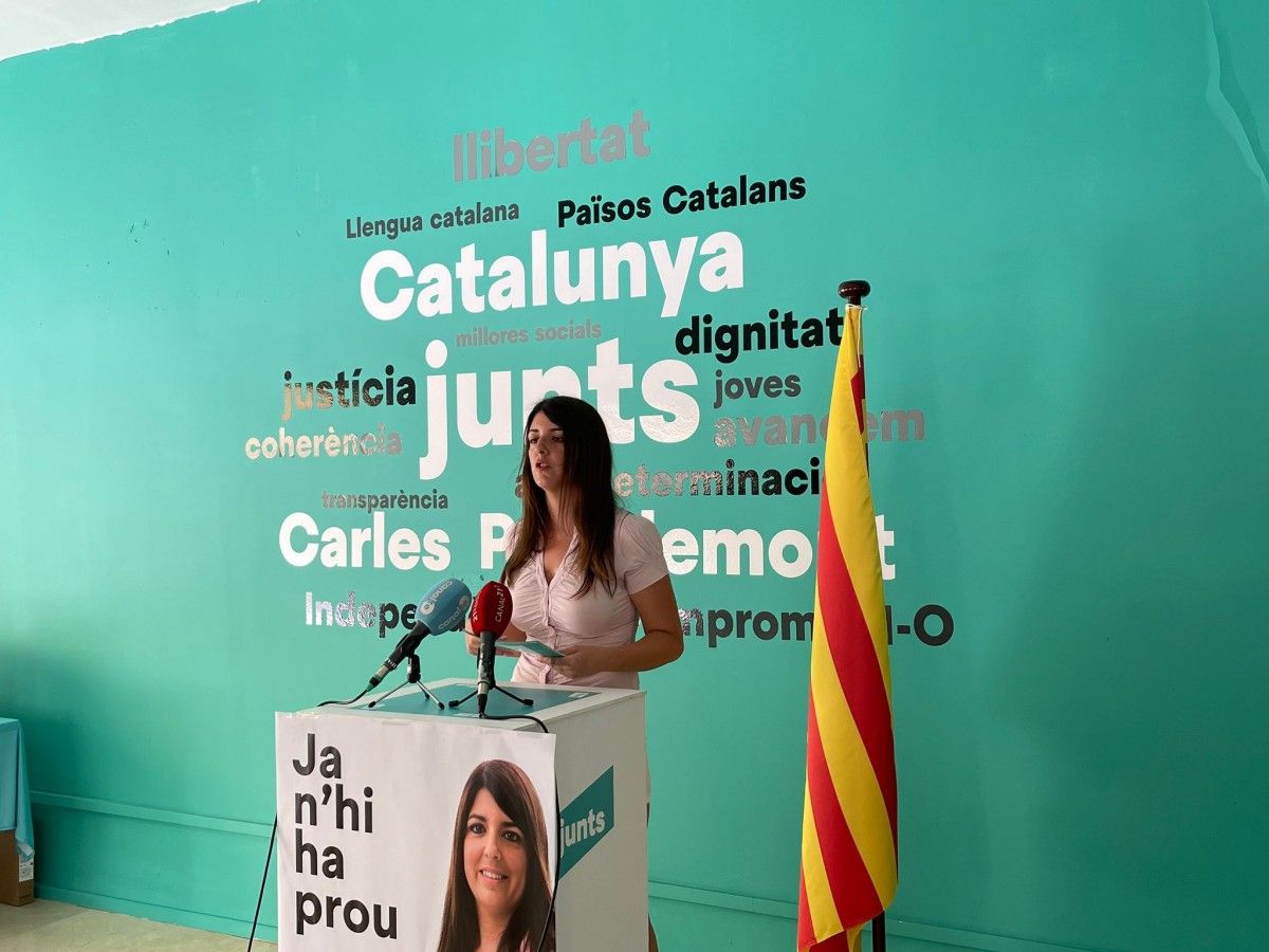 Irene Negre,  número dos al Congrés per la demarcació de Tarragona durant la rosa de premsa 