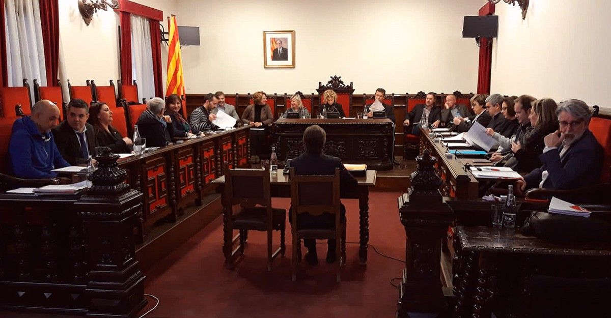 Imatge de la sessió plenària d'este dilluns a l'ajuntament de Tortosa.