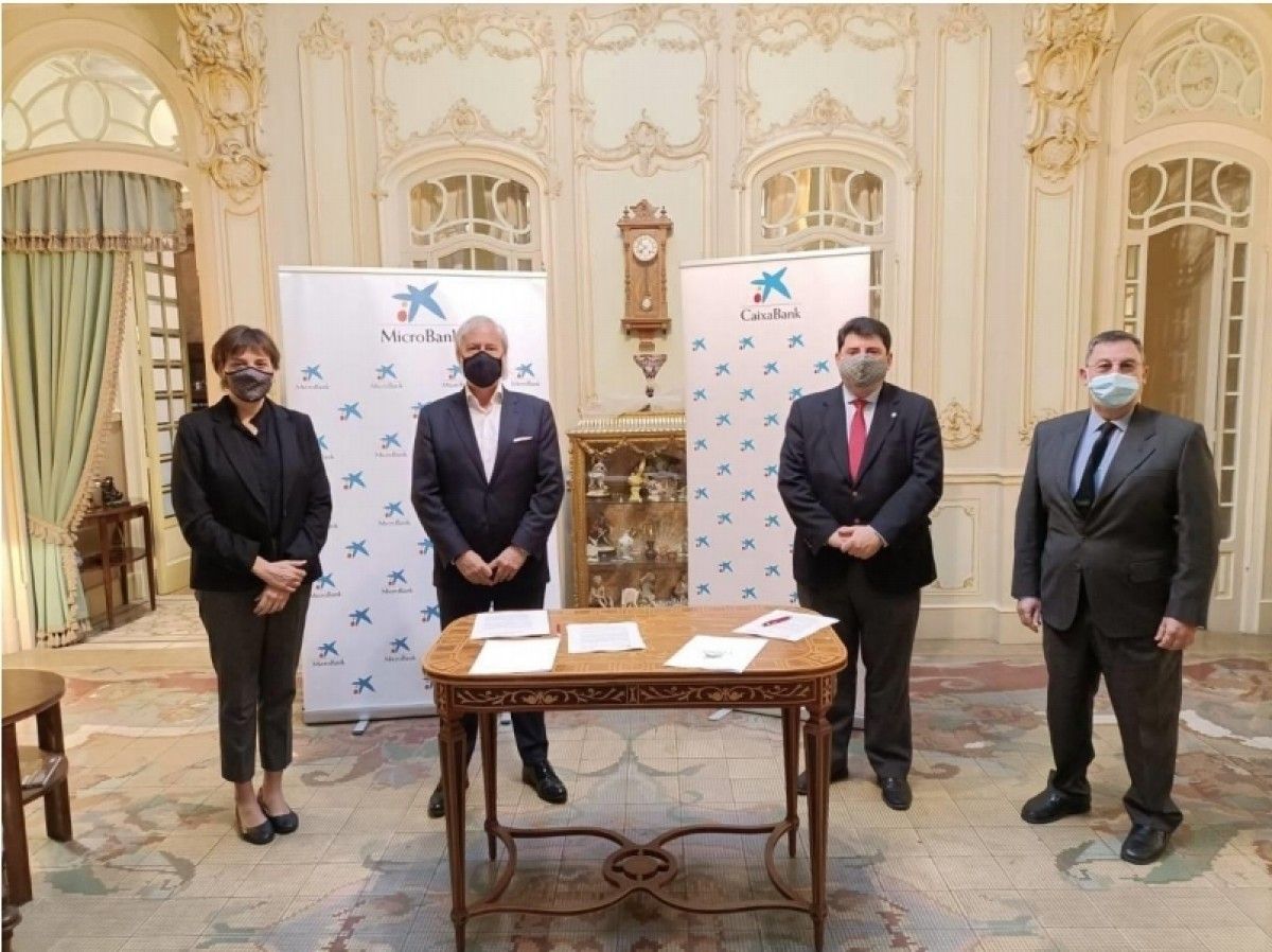 Acord entre la Cambra de Comerç de Tortosa i CaixaBank per ajudar als empresaris ebrencs en el mercat exterior 