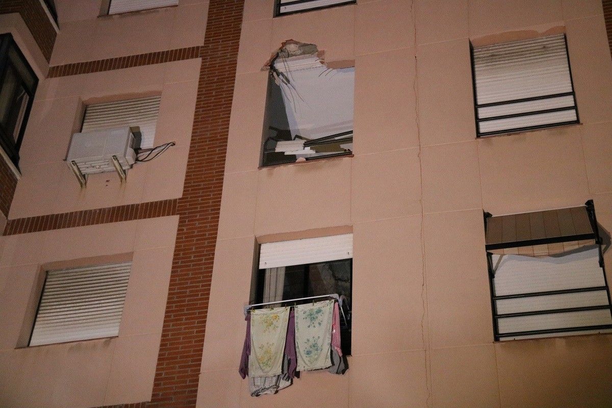 Vista de la finestra destrossada a Tarragona.