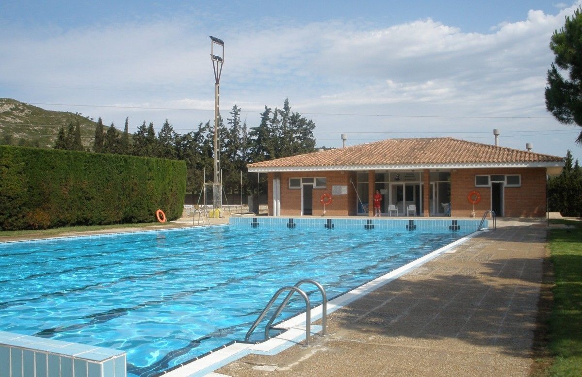 La piscina municipal del Perelló, en una imatge d'arxiu.