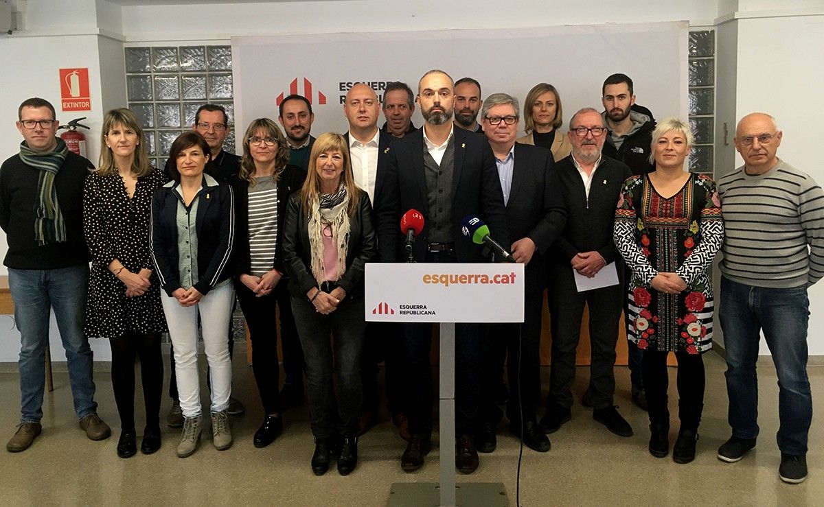 Alcaldes, regidors i presidents dels consells comarcals d'ERC a l'Ebre en la roda de premsa d'este dijous