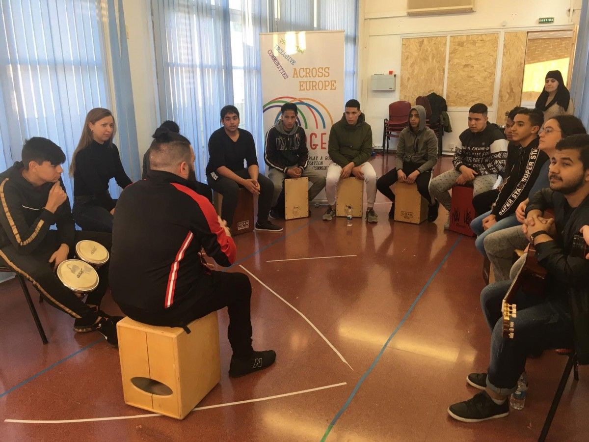 El taller de percussió del programa BRIDGES, un pas més cap a la inclusió a través de la música