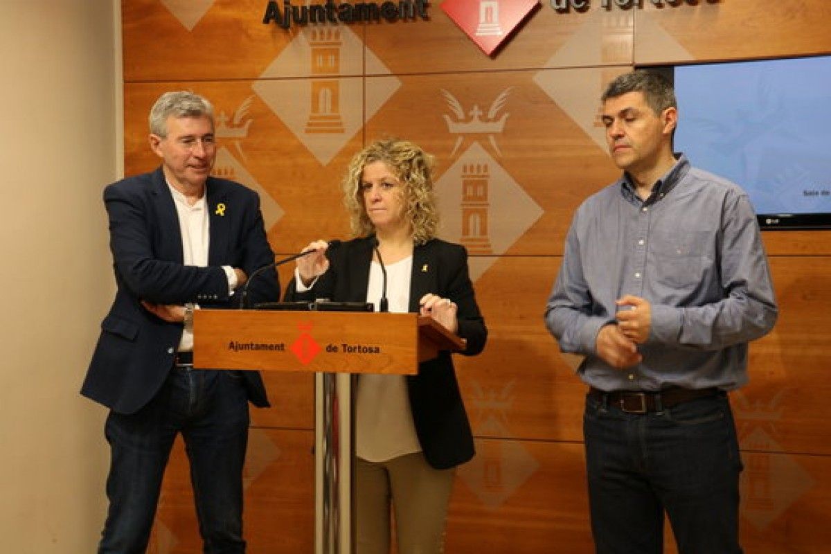 L'alcaldessa de Tortosa, Meritxell Roigé, i els regidors Emili Lehmann i Josep Felip Monclús en roda de premsa