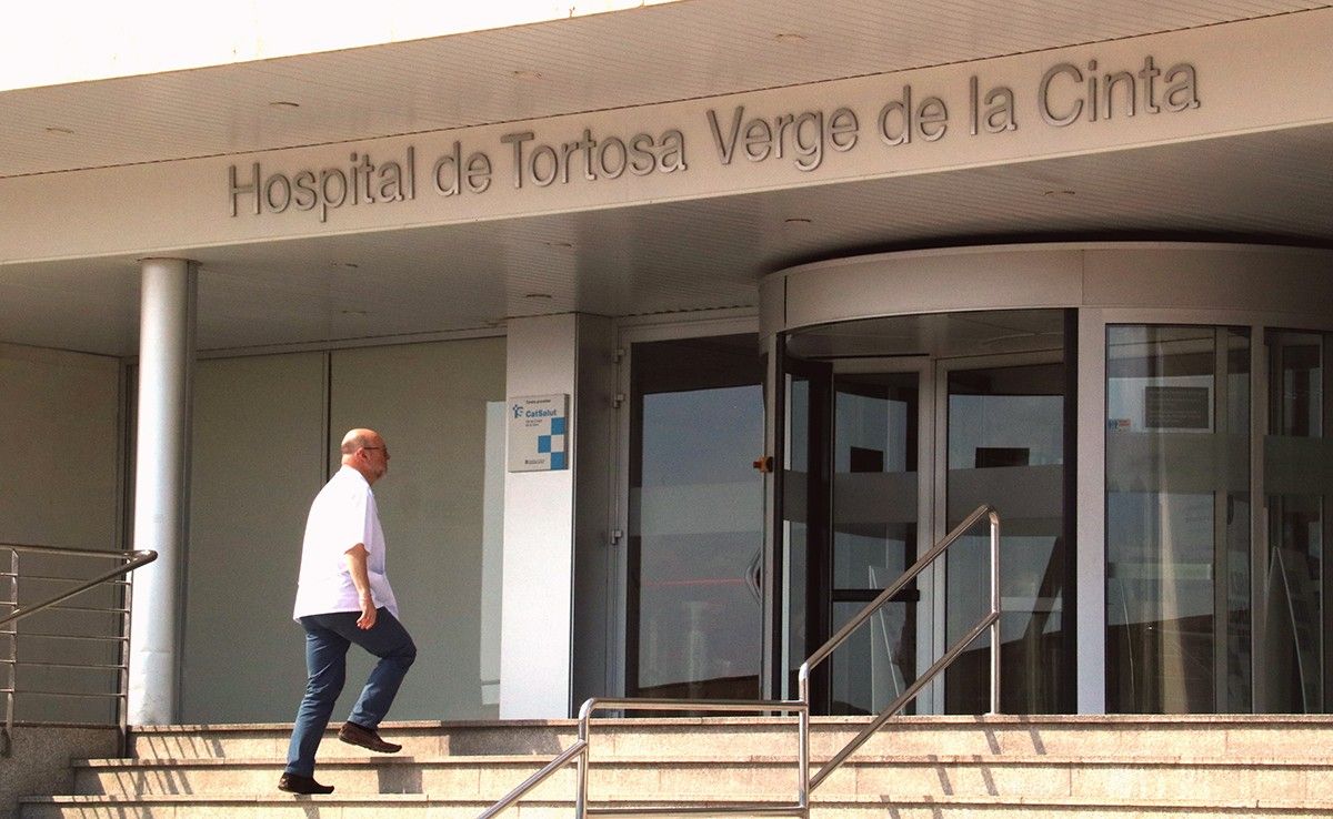 Imatge d'arxiu de la porta d'accés de l'hospital de Tortosa Verge de la Cinta.
