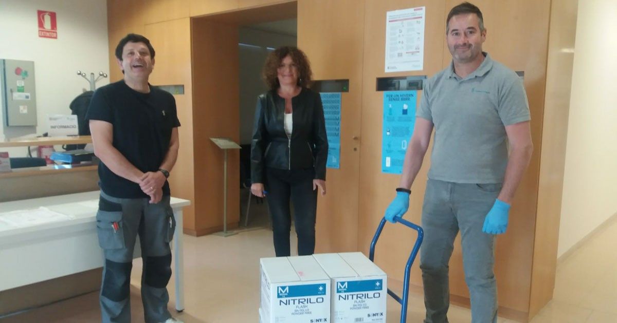Els Centres d'Educació Especial de la Diputació de Tarragona donen 6000 guants al Servei Català de Salut