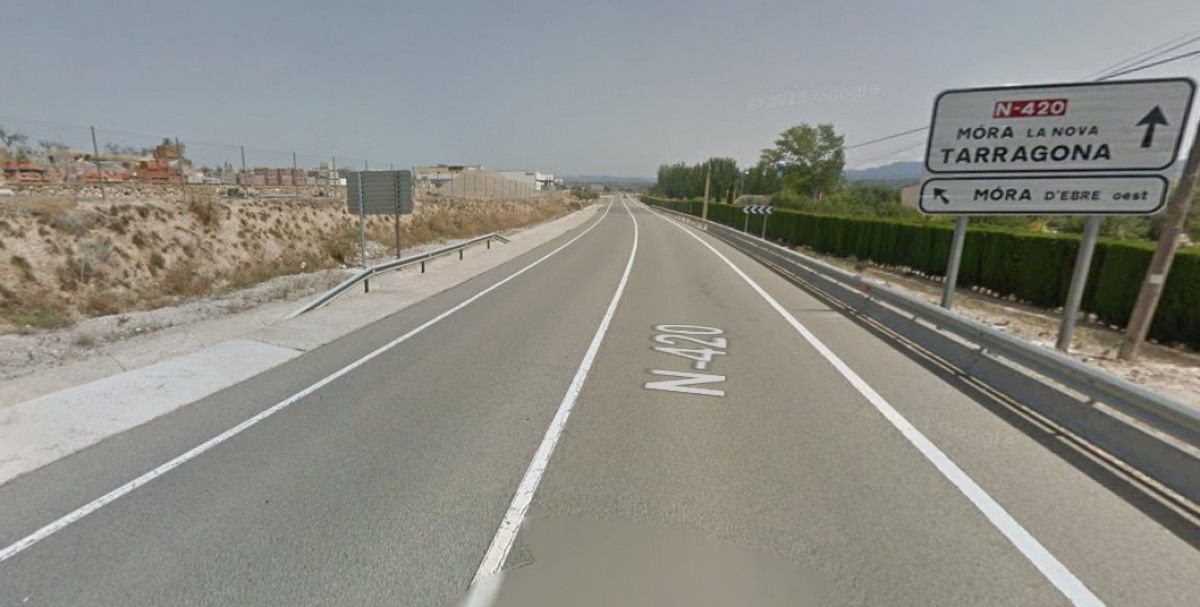 La carretera N-420 al seu pas per Móra d'Ebre.
