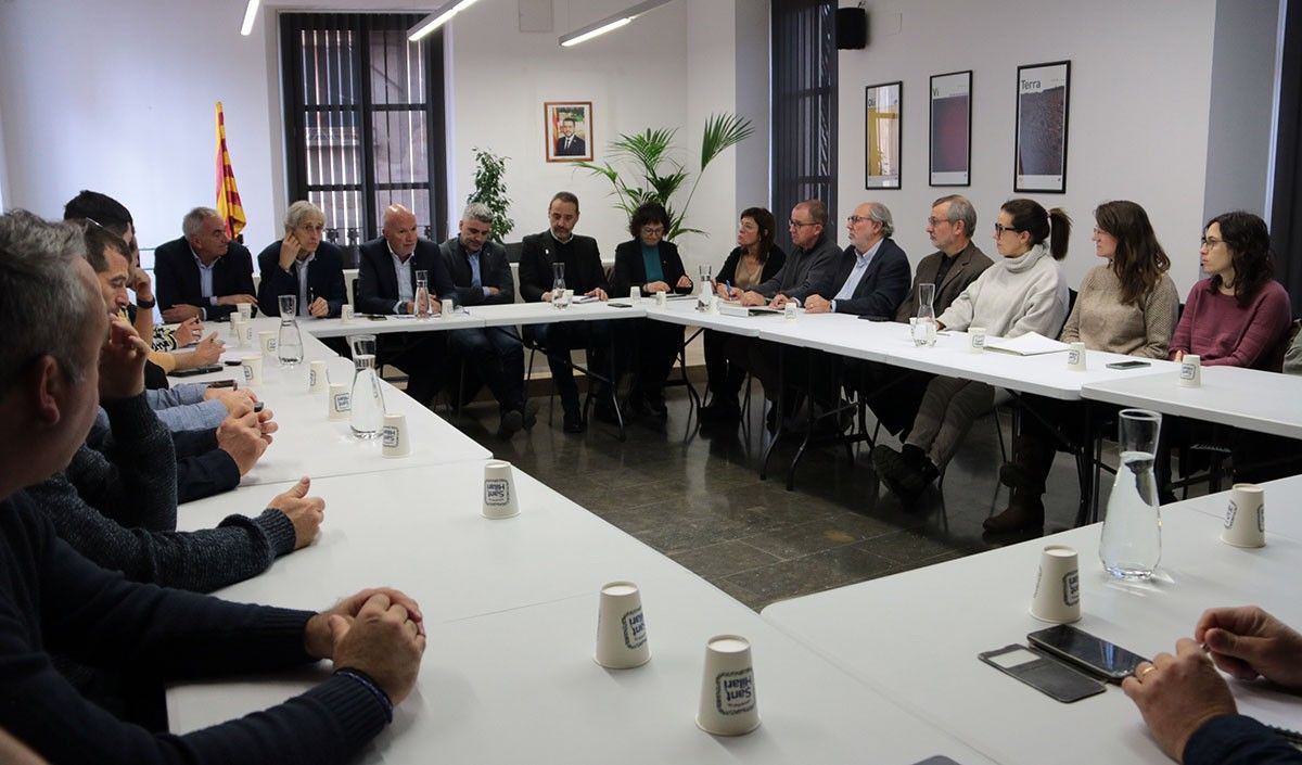 Reunió del conseller Mascort amb representants d'entitats i institucions de la zona.