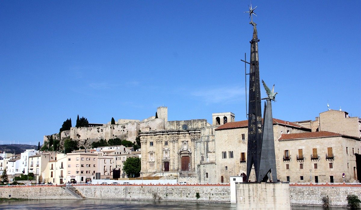El monument franquista de Tortosa, un dels pertanyents a la simbologia franquista que l'equip de govern havia d'incloure al catàleg. 