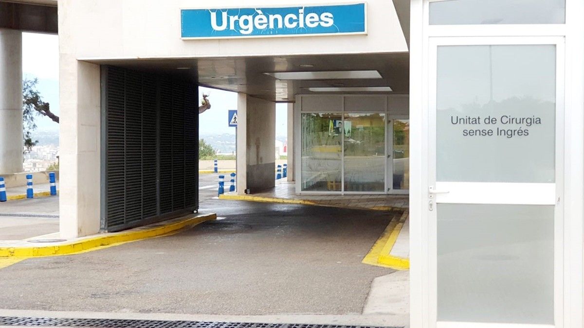 Entrada d'Urgències de l'hospital de Tortosa Verge de la Cinta.