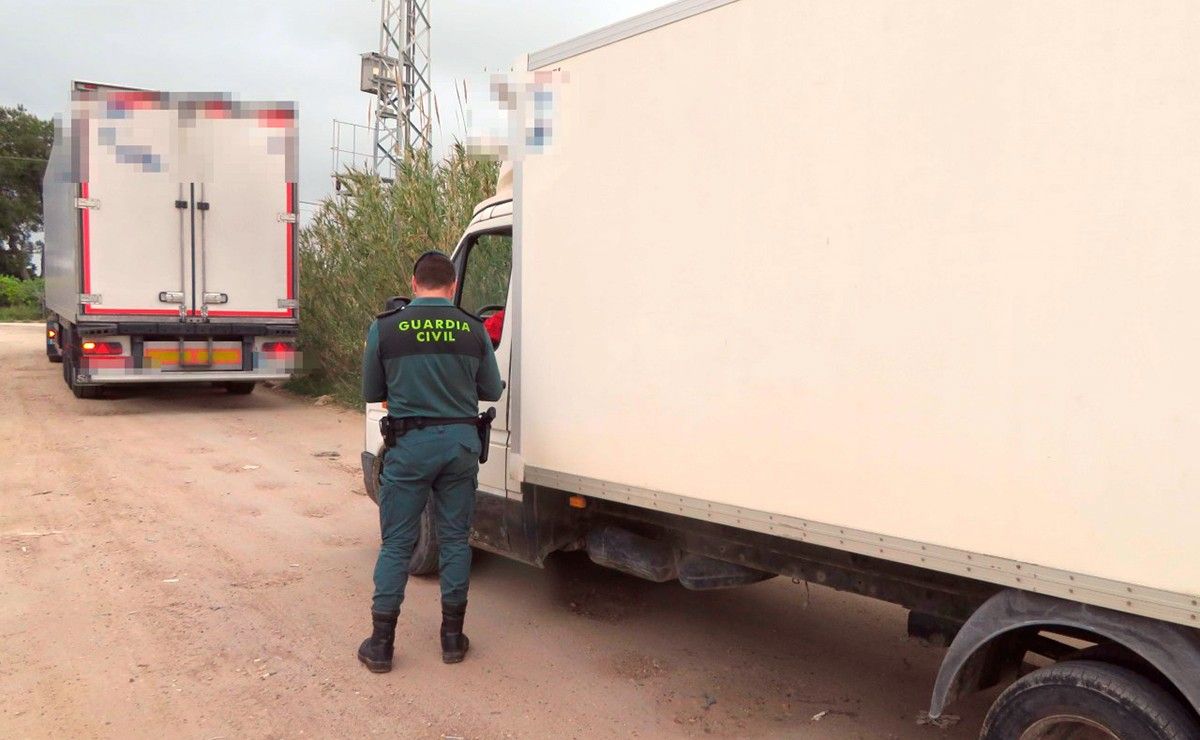 Els vehicles van ser interceptats dissabte a la carretera entre la Ràpita i el Poble Nou.