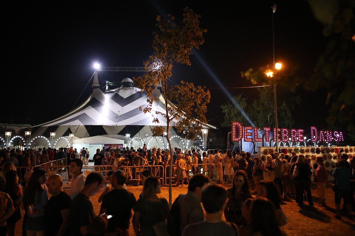 Com sol ser habitual, durant les dos setmanes de festival, la carpa del Deltebre Dansa s'ha omplert d'espectadors.