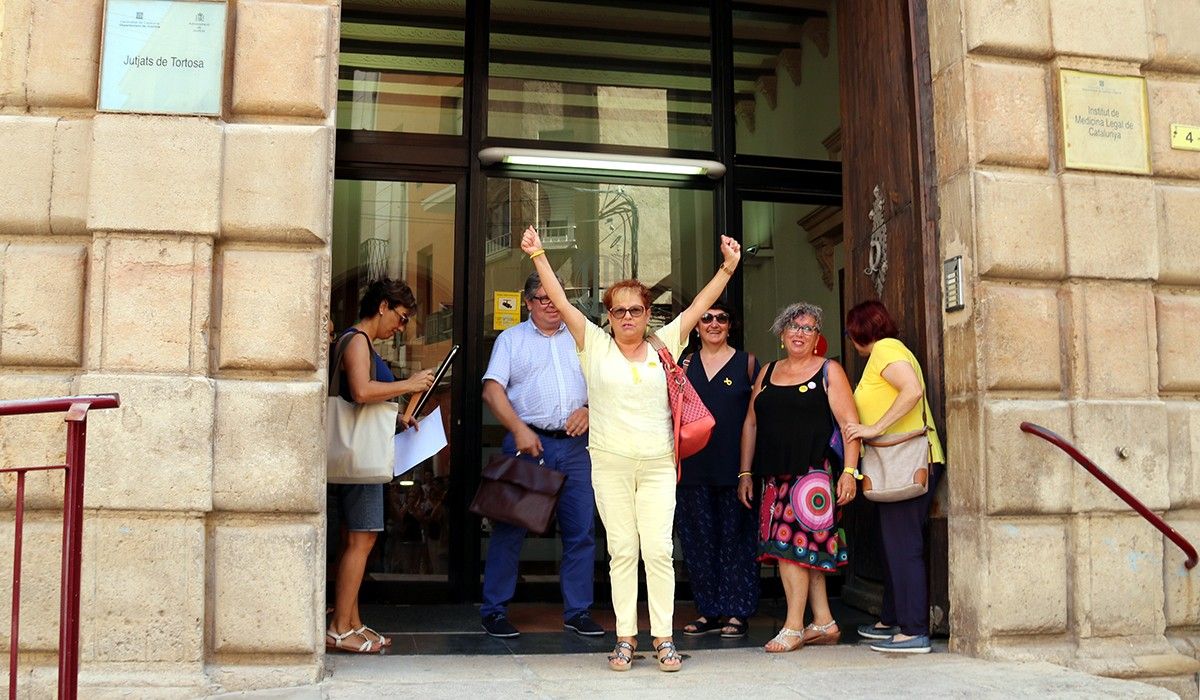 La denunciant per coaccions a la seua entrada al jutjat de Tortosa