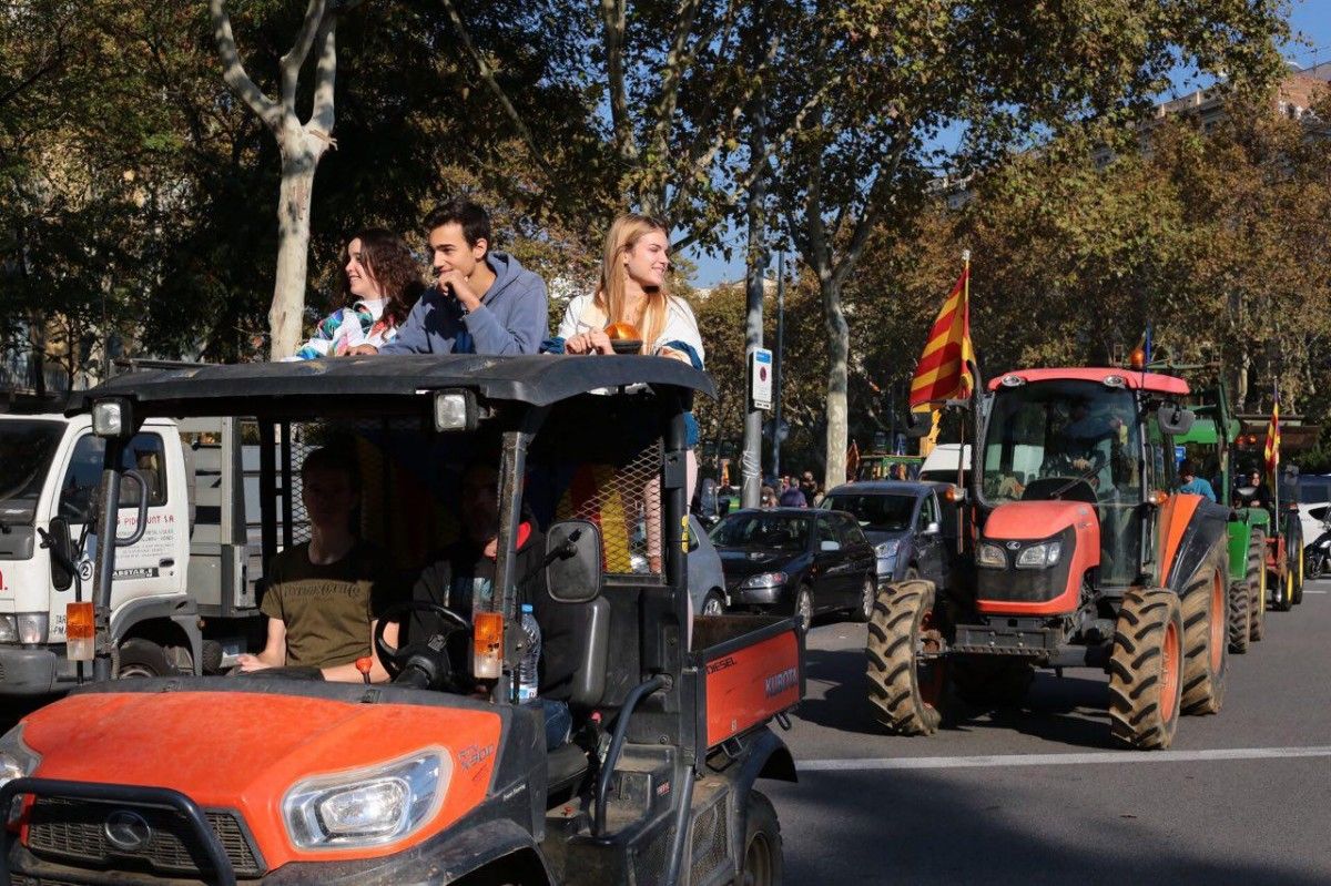 Imatge d'arxiu de la desfilada de tractors fins el Parlament de Catalunya