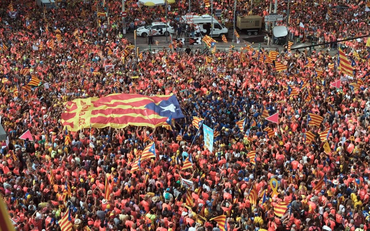 Imatge aèria de la massiva manifestació d'este 11 del setembre del 2018 a Barcelona.