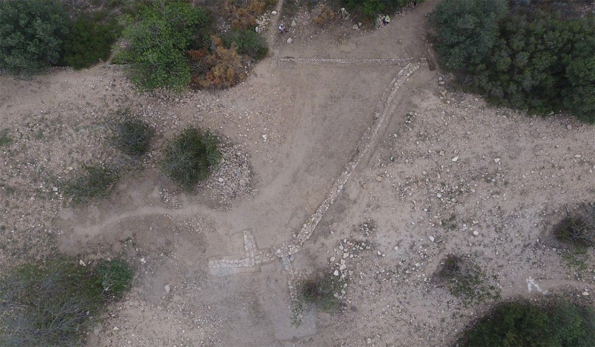 Imatge del mur de les excavacions a Les Tosses d’Aldover feta amb un dron