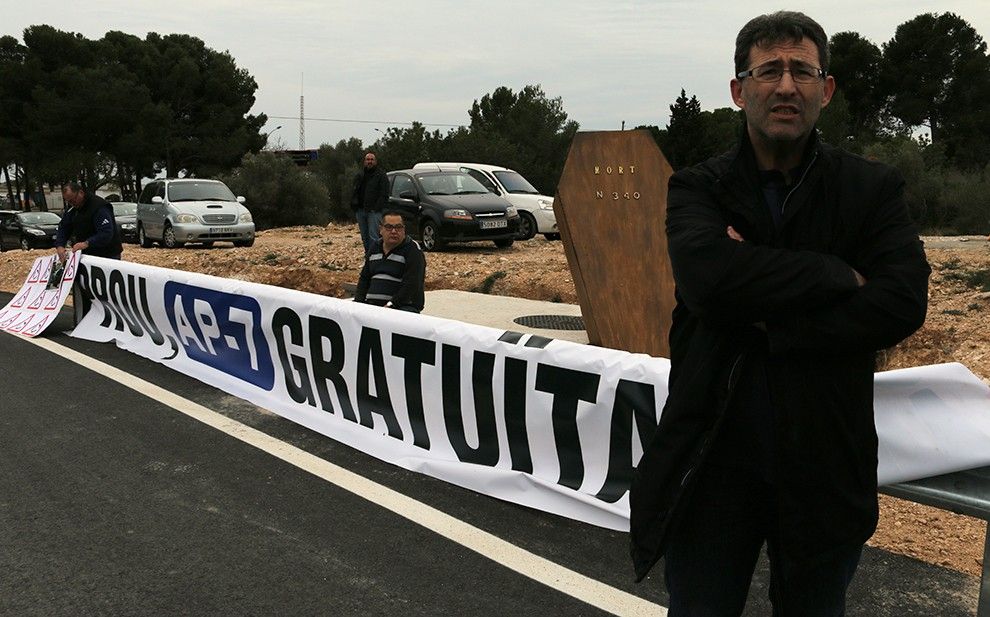 El portaveu del moviment veïnal per la gratuïtat de l'AP-7, Llorenç Navarro, a l'Ametlla de Mar.
