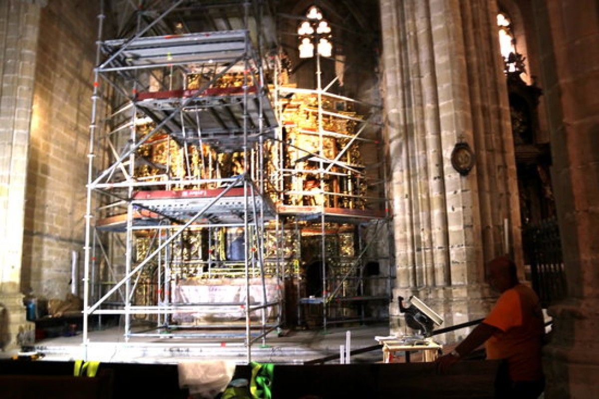 Reconstrueixen el Retaule de Santa Anna a la Catedral de Tortosa un cop restaurat