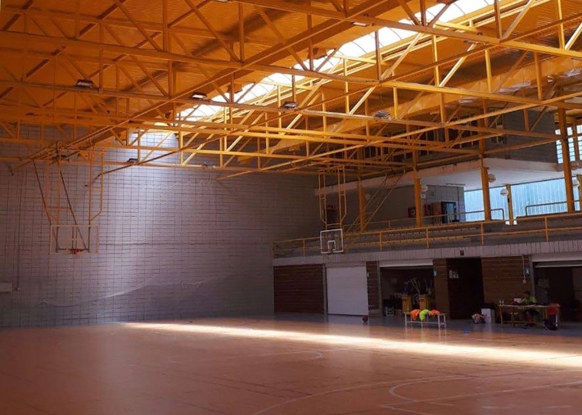 Imatge de l'interior del pavelló municipal d'esports d'Amposta.