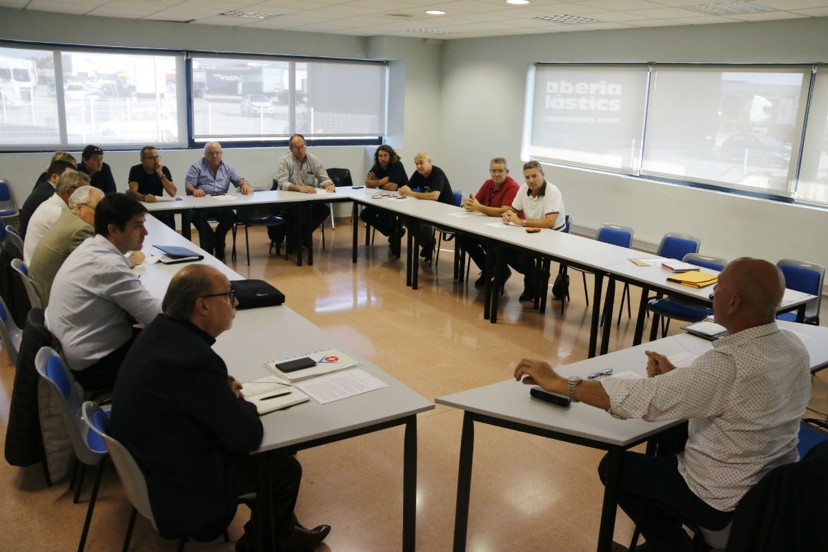 Trobada de representants d'associacions de transportistes reunits a Tarragona 