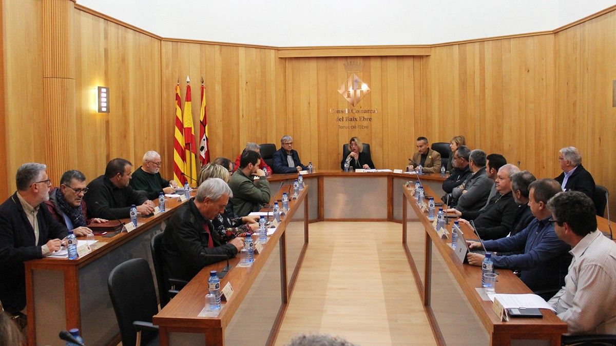 El Consell Comarcal del Baix Ebre, reunit per a l'aprovació de les obres.