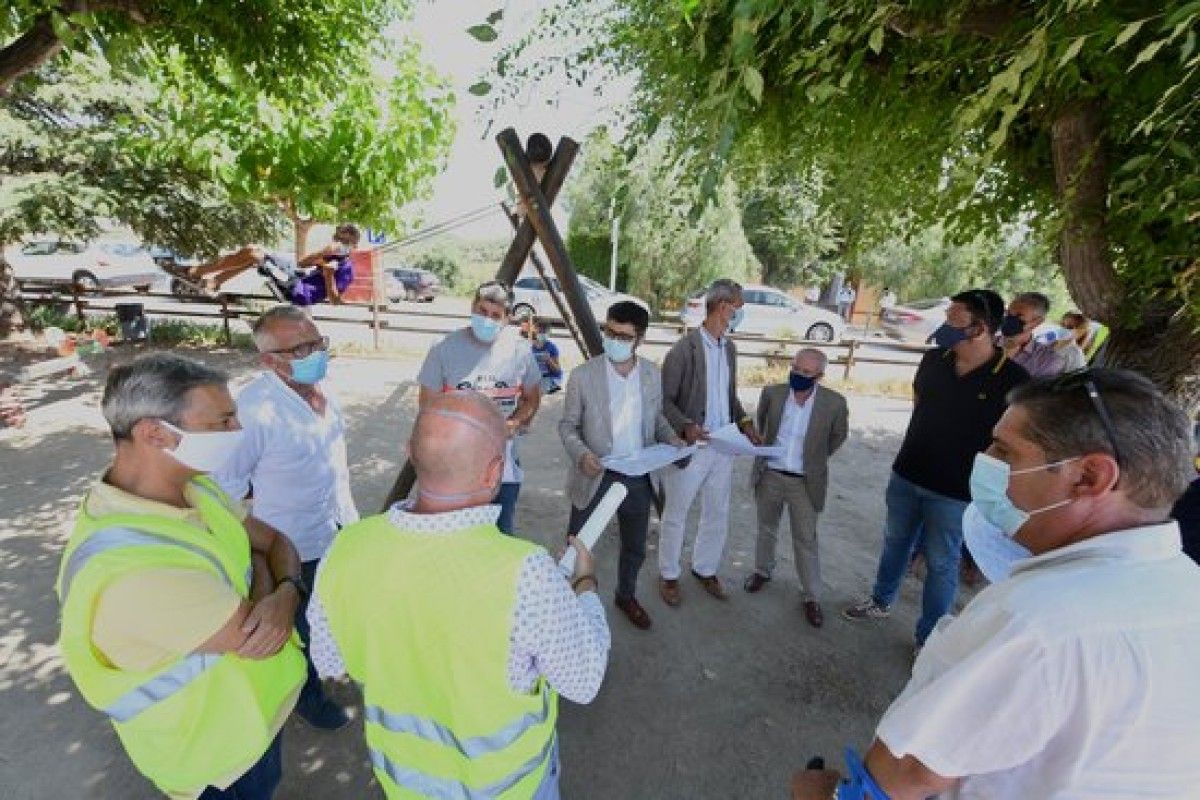 Pla obert del conseller de Polítiques Digitals i Administració Pública, Jordi Puigneró, visitant les obres de desplegament de la fibra òptica entre la Ribera d'Ebre i el Priorat. Imatge del 30 de juliol del 2020. (Horitzontal)
