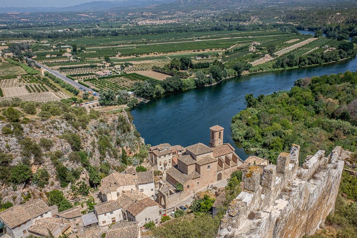 El castell de Miravet i el riu Ebre