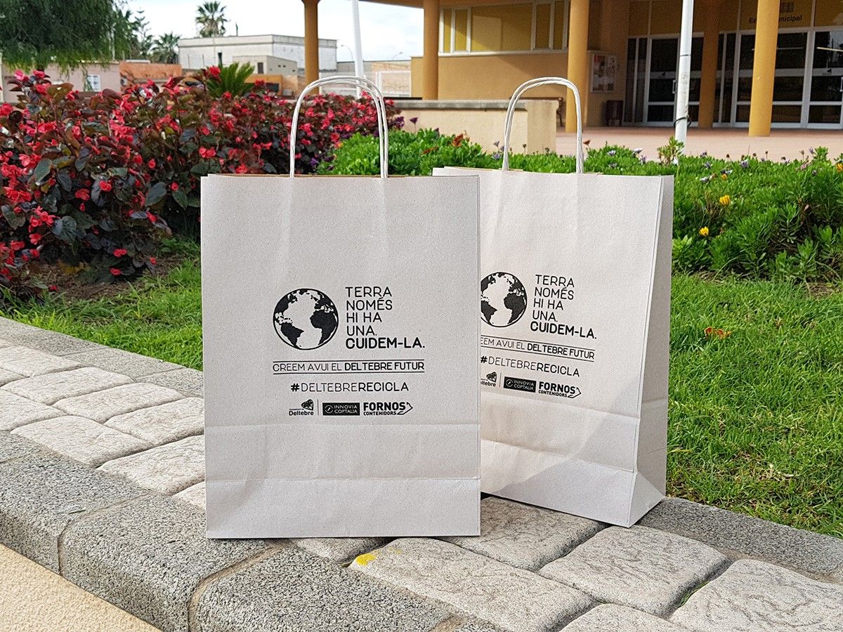 Fins a 3.000 bosses reciclables es distribuiran pels comerços de Deltebre.