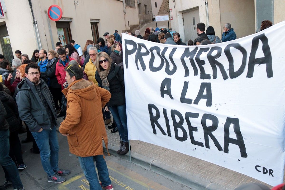 Protesta contra l'abocador de Riba-roja d'Ebre, en una imatge d'arxiu.