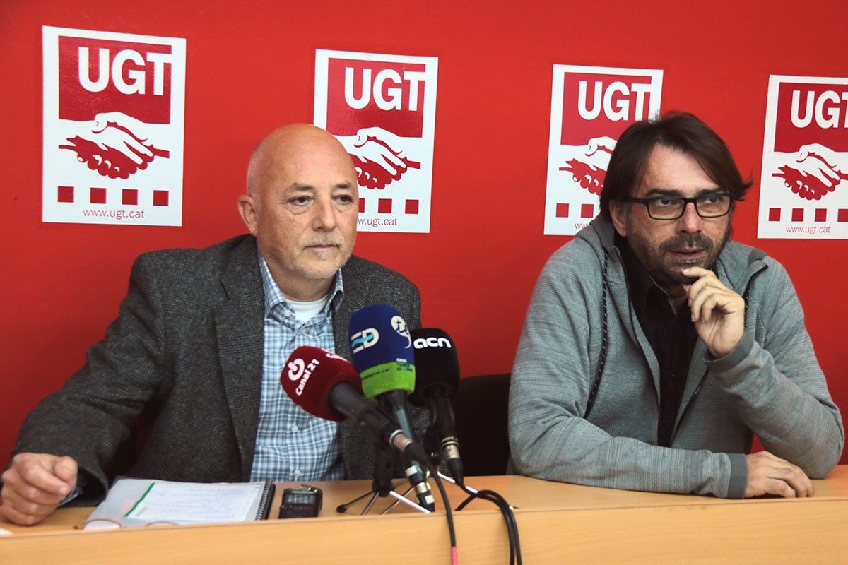 El secretari general de la UGT a Catalunya, Camil Ros, i el secretari general de la UGT a les Terres de l'Ebre, Valentí Marín, en roda de premsa a la seu de Tortosa. 