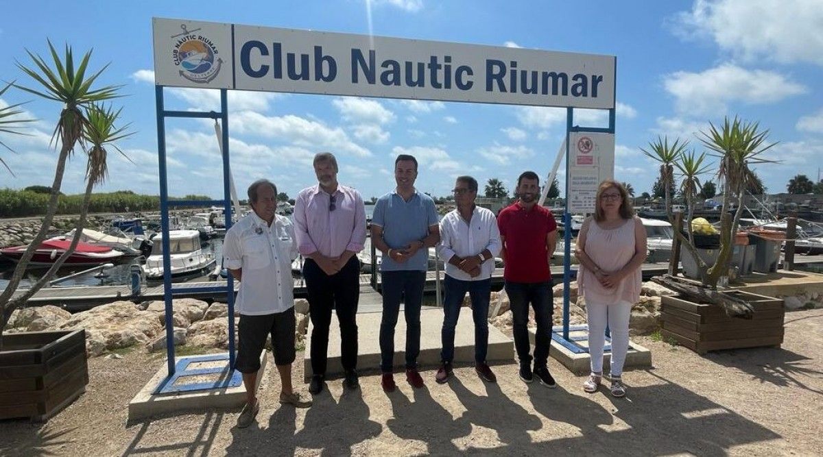 Roda de premsa al Club Nàutic de Riumar presentant la Via Blava, una ruta per posar el valor els productes del territori 