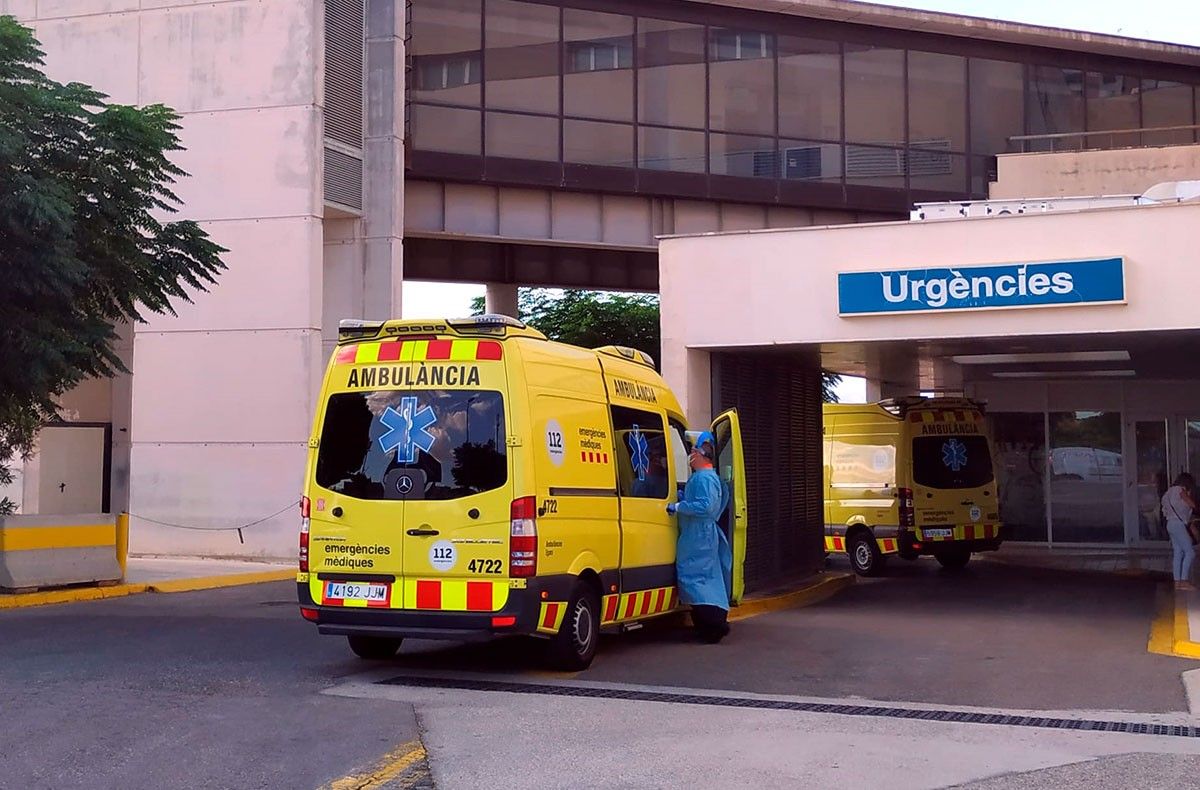Accés d'Urgències a l'hospital de Tortosa Verge de la Cinta.