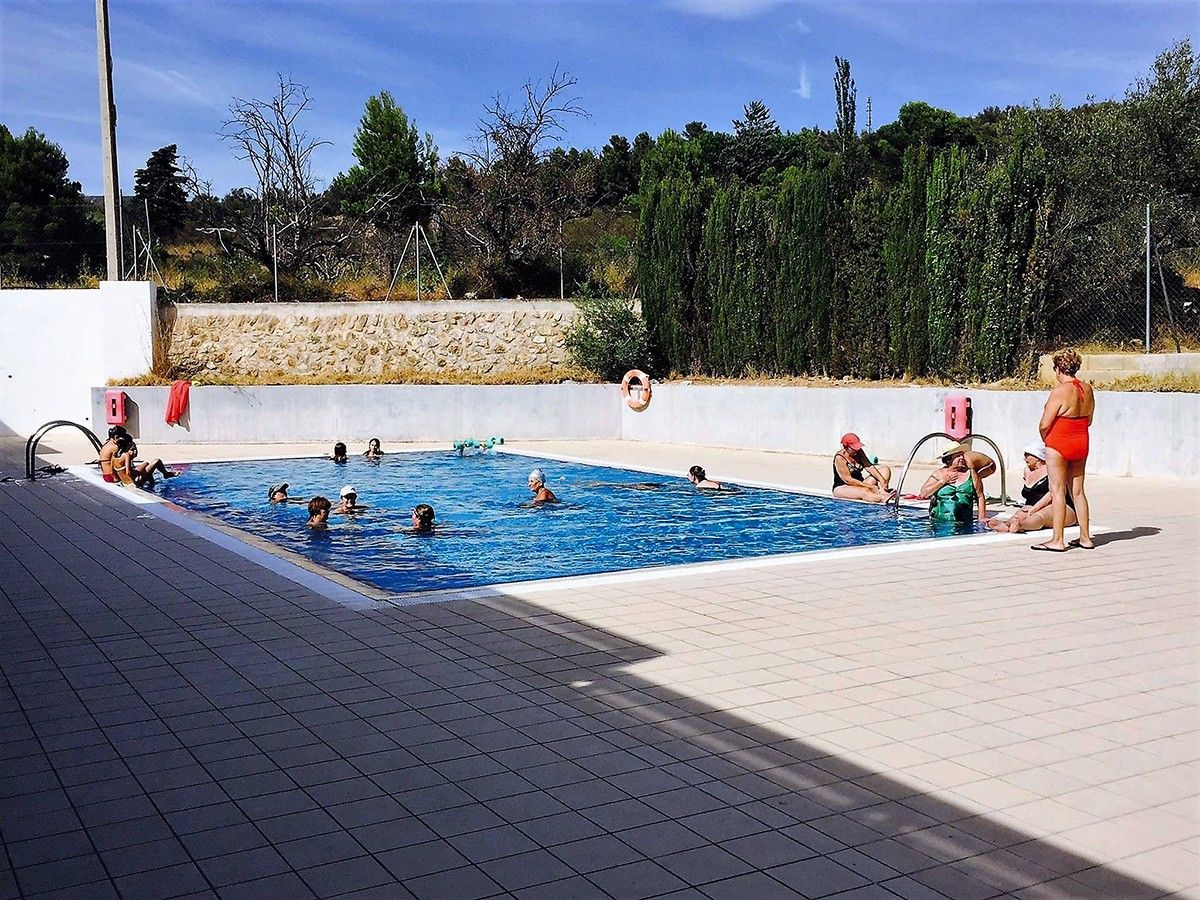 La piscina descoberta del complex esportiu de la Sénia.