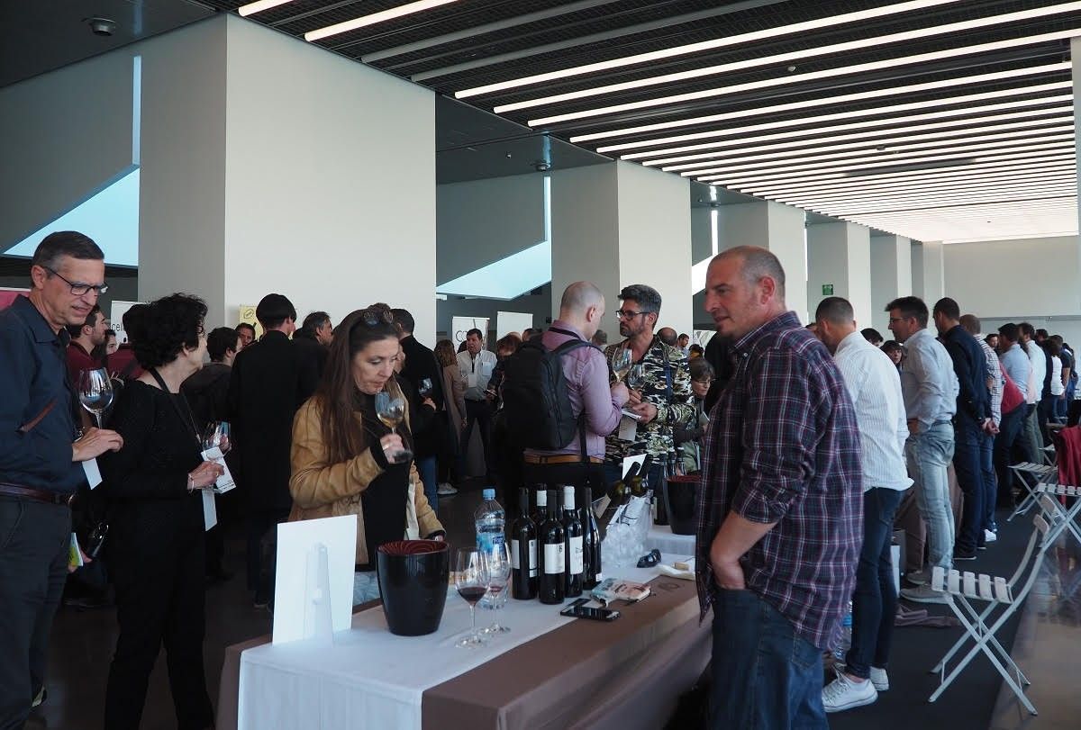 Els assistents a la jornada del passat 1 d'abril van poder tastar diversos vins de la DO Terra Alta.