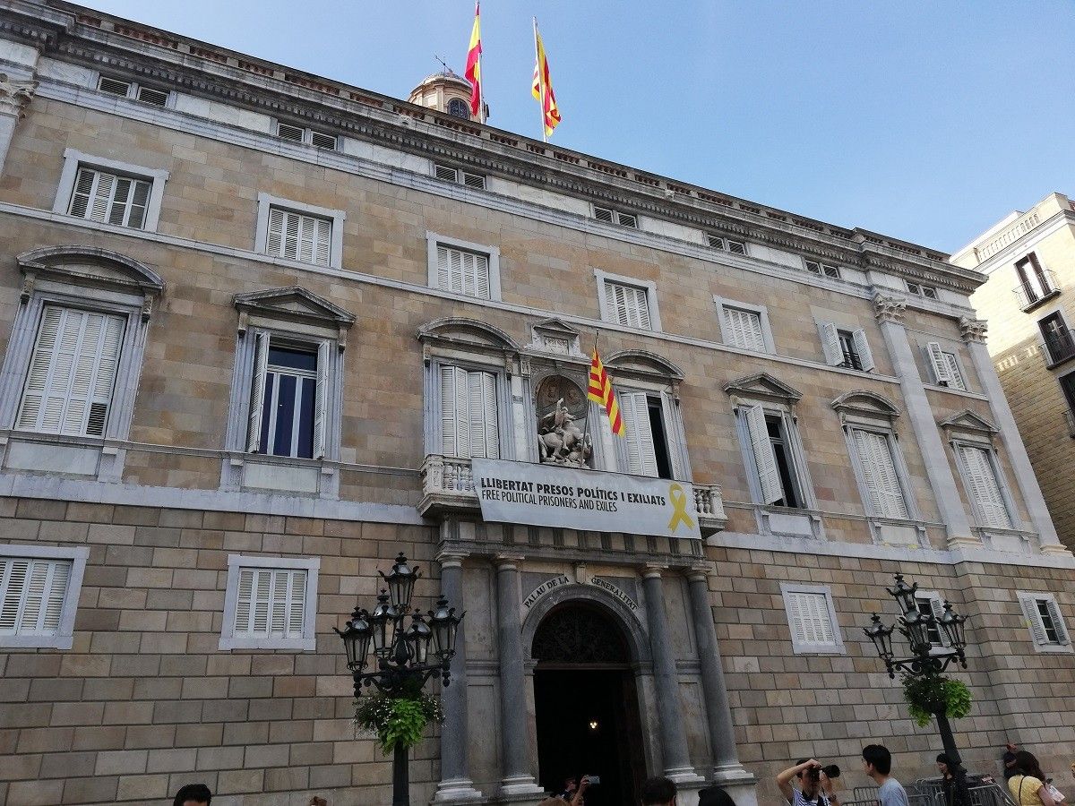 Façana de la Generalitat de Catalunya.
