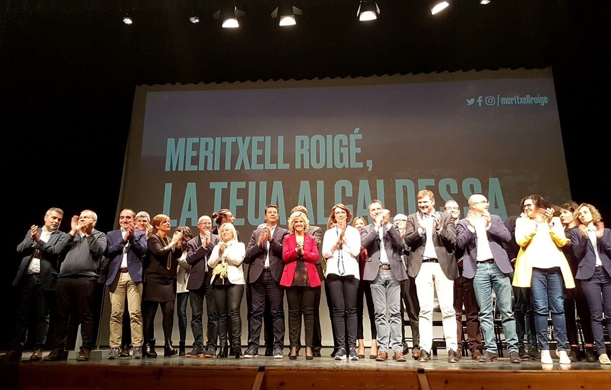 Membres de la candidatura de Junts per Tortosa, encapçalada per Meritxell Roigé.